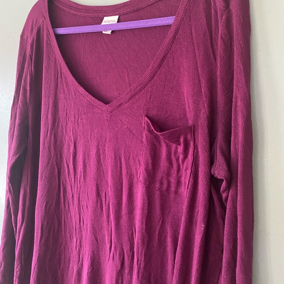 Stretchy, flowy maroon top with a deep V-neck, size XL - Picture 8 of 8